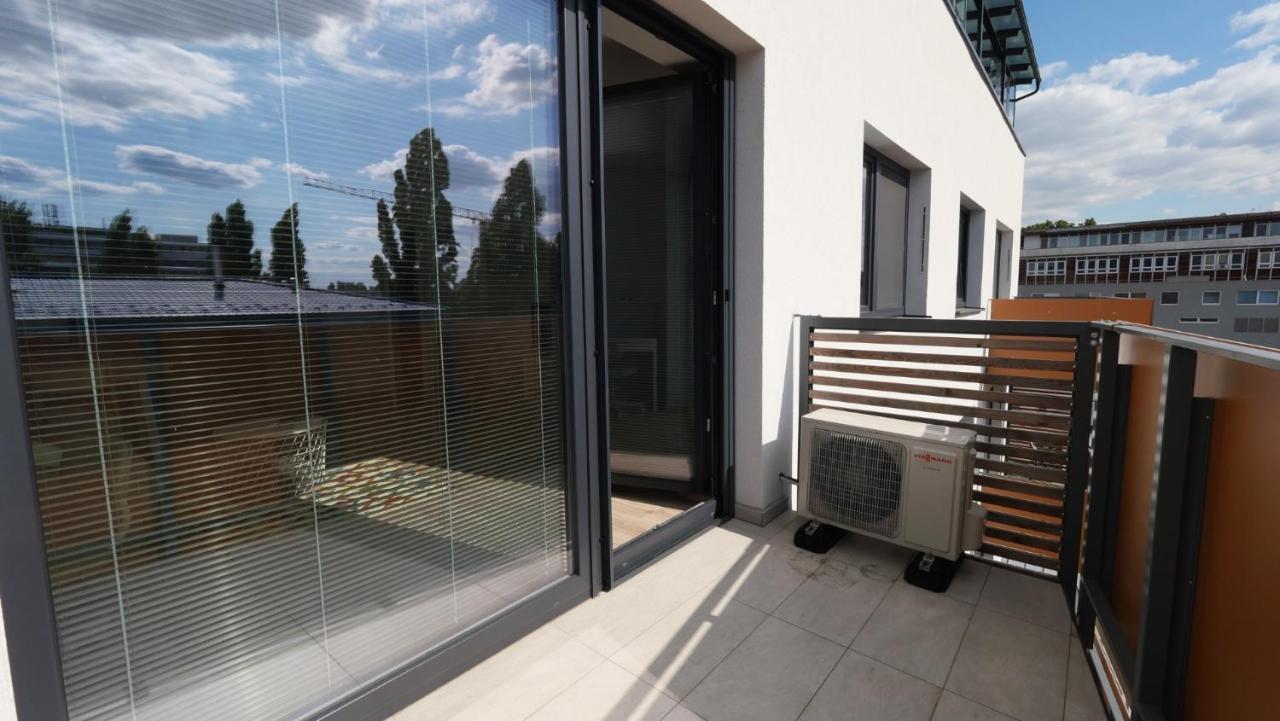 Air-Conditioned, 2 Room Apartment With Terrace Bratislava Exterior photo